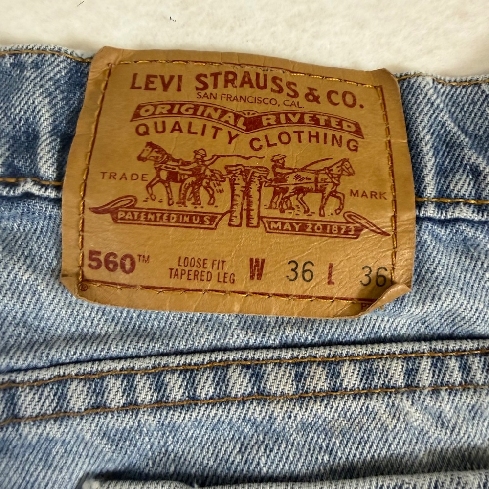 Levis 560 Loose Fit Tapered Leg Jeans Light Wash Blue‎ Denim 36x36 Mens Baggy - Picture 3 of 5
